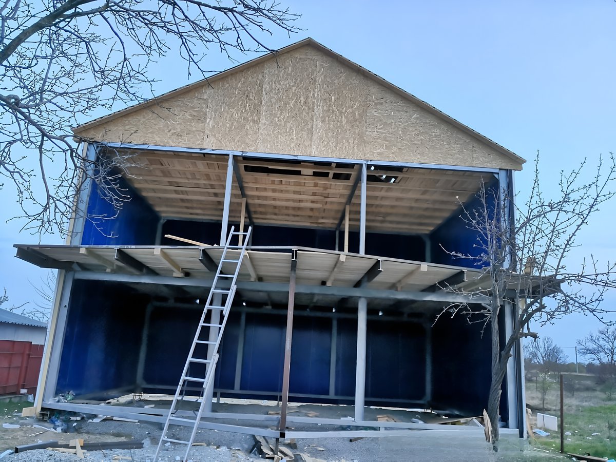 Structură metalică și montaj panouri sandwich